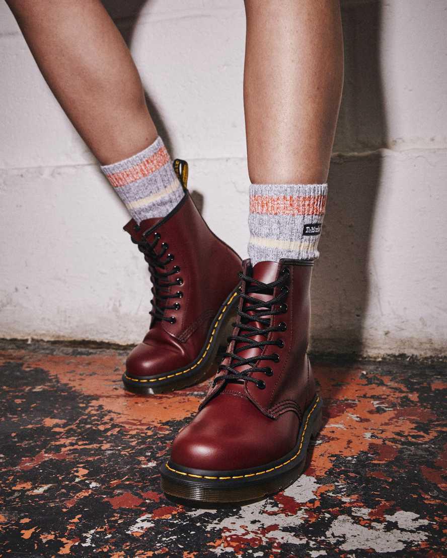 Dr Martens 1460 Smooth Leather Lace Up Miesten Nilkkurit Punainen  Suomi |  0687VAYJK