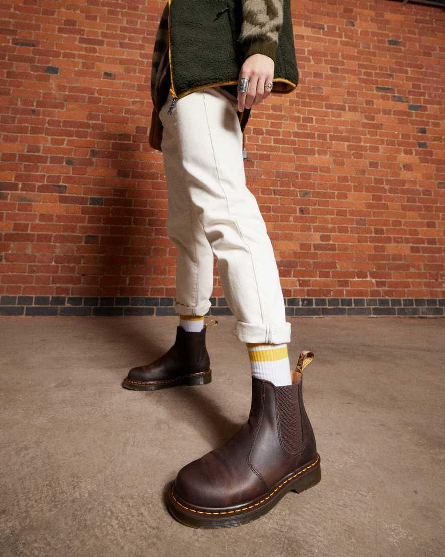 Dr Martens 2976 Yellow Stitch Crazy Horse Leather Miesten Chelsea Saappaat Tummanruskea  Suomi |  9586DPFOC