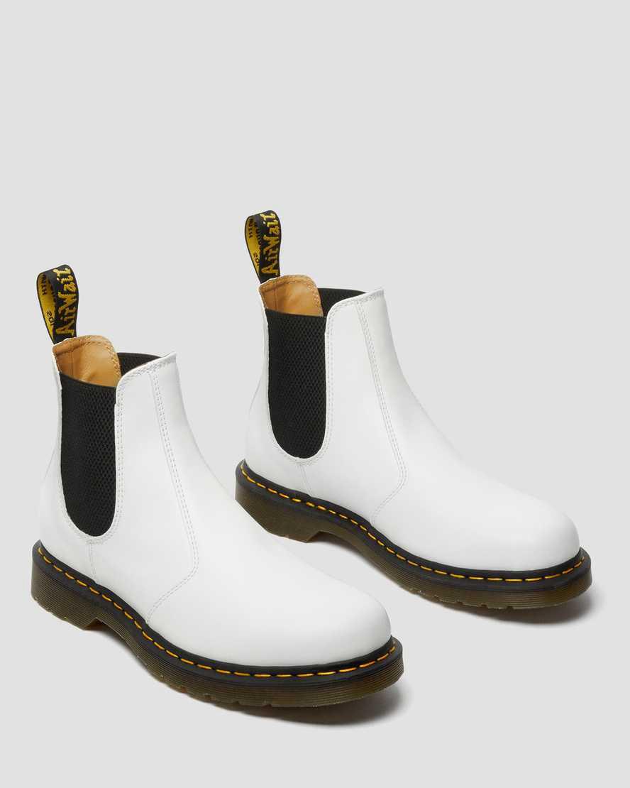Dr Martens 2976 Yellow Stitch Smooth Leather Chelsea Miesten Originals Boots Valkoinen  Suomi |  2047ECGQK